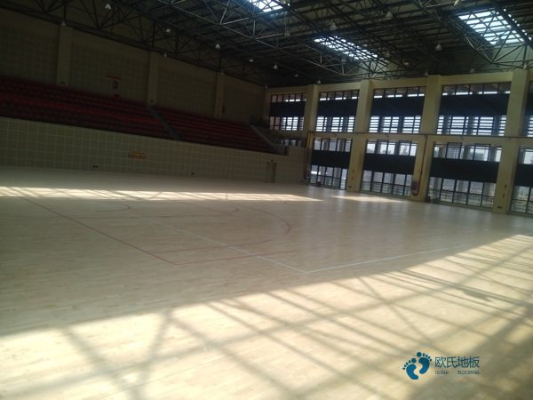 鎮(zhèn)江室內(nèi)運(yùn)動木地板工程施工